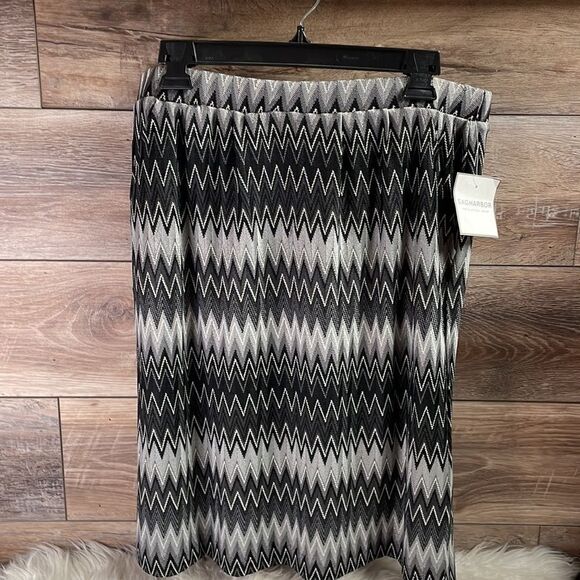 SAG HARBOR Ladies Elastic Waist Above Knee Chevron Print Skirt Black Size Medium - Picture 6 of 7